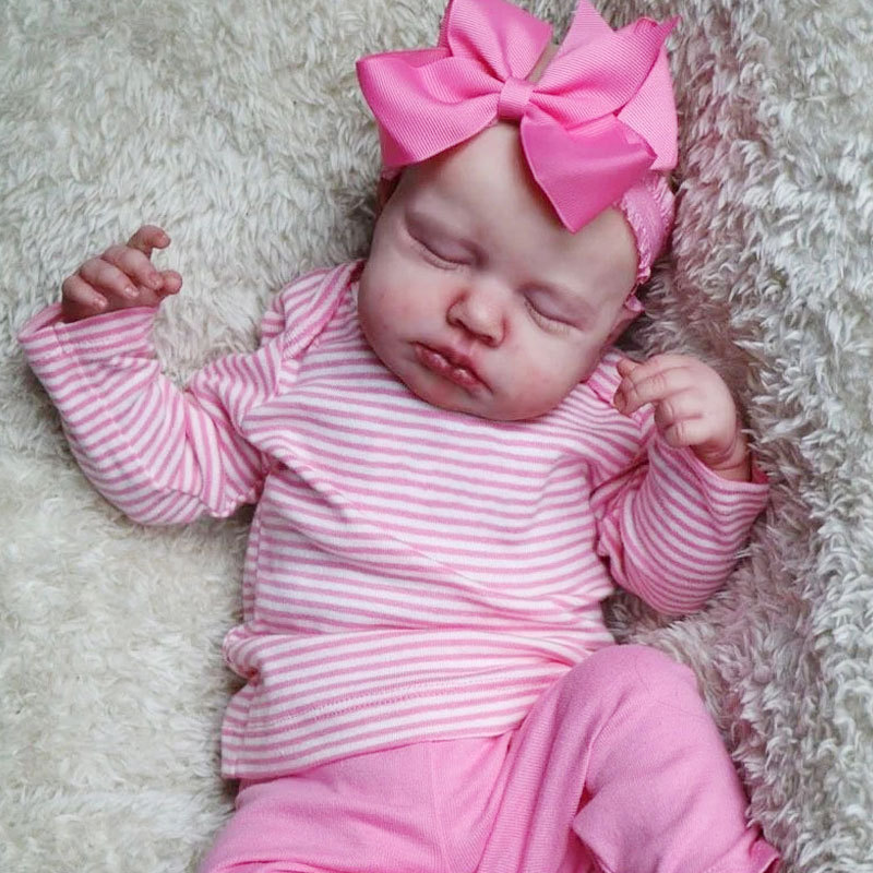 TrueEmbrace™ 18-Inch Ultra-Realistic Vinyl Reborn Doll with Cloth Body - Image 6