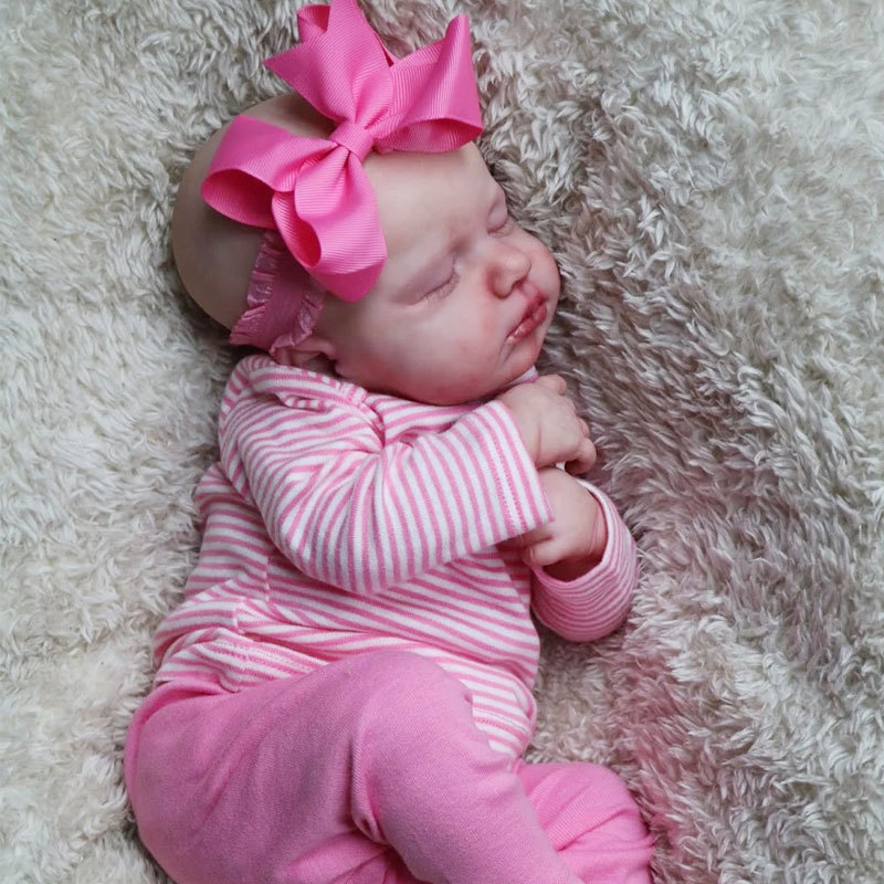 TrueEmbrace™ 18-Inch Ultra-Realistic Vinyl Reborn Doll with Cloth Body - Image 7